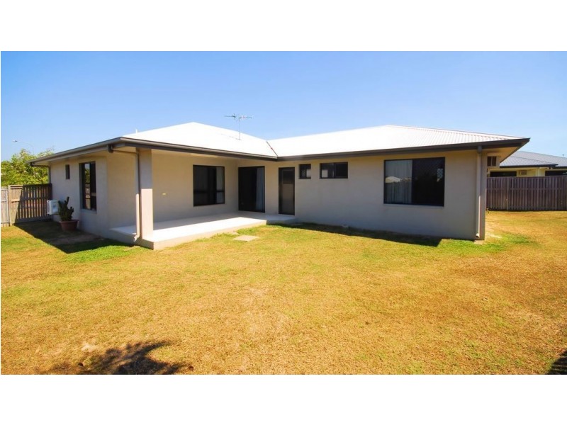 18 Donostia Crescent, Bushland Beach QLD 4818