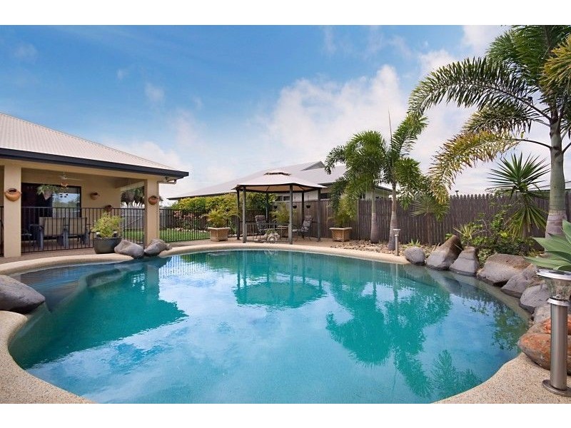 6 Marita Court, Bushland Beach QLD 4818