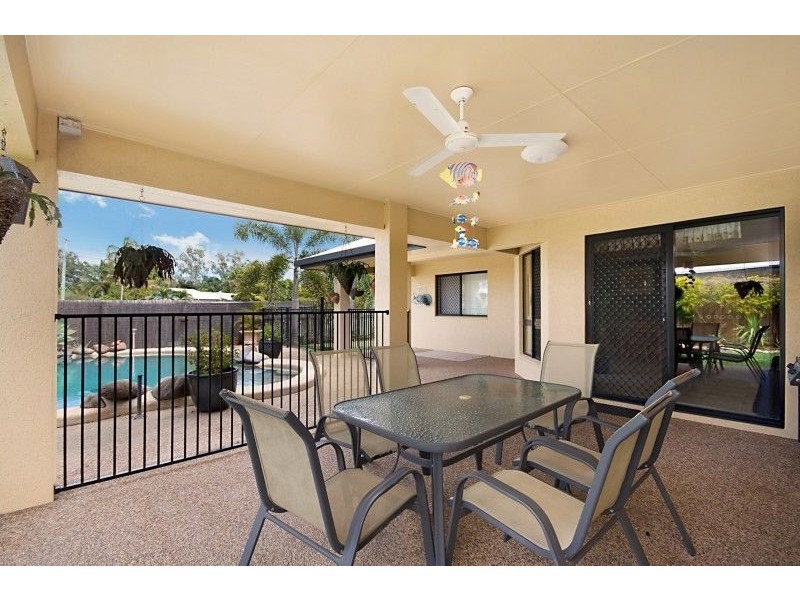 6 Marita Court, Bushland Beach QLD 4818