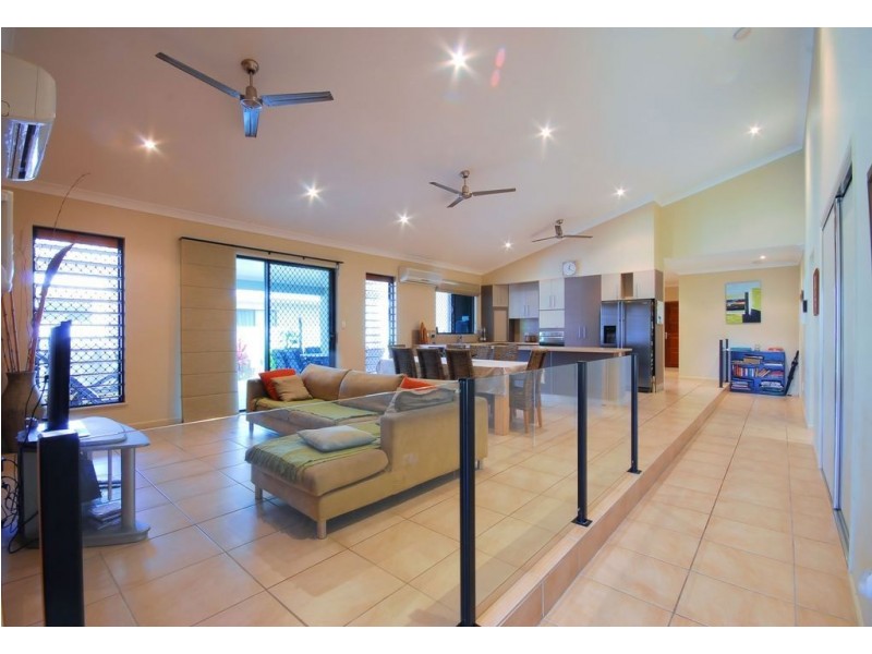 19 Daintree Drive, Bushland Beach QLD 4818
