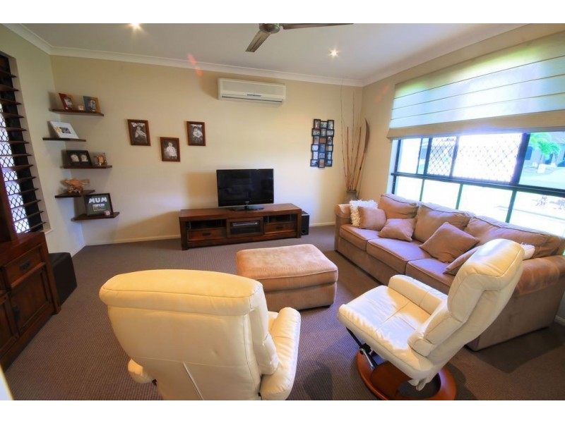 19 Daintree Drive, Bushland Beach QLD 4818
