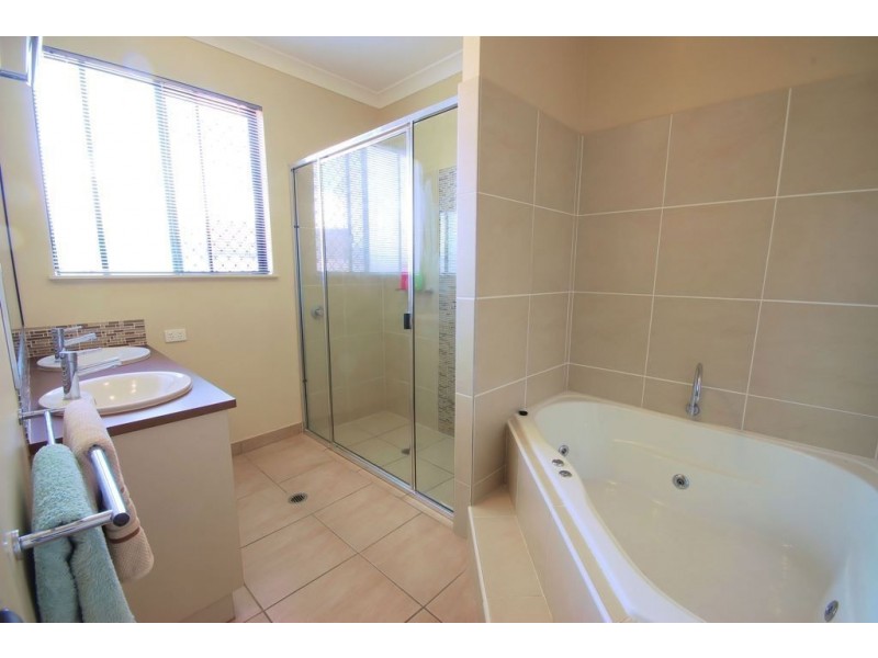 19 Daintree Drive, Bushland Beach QLD 4818