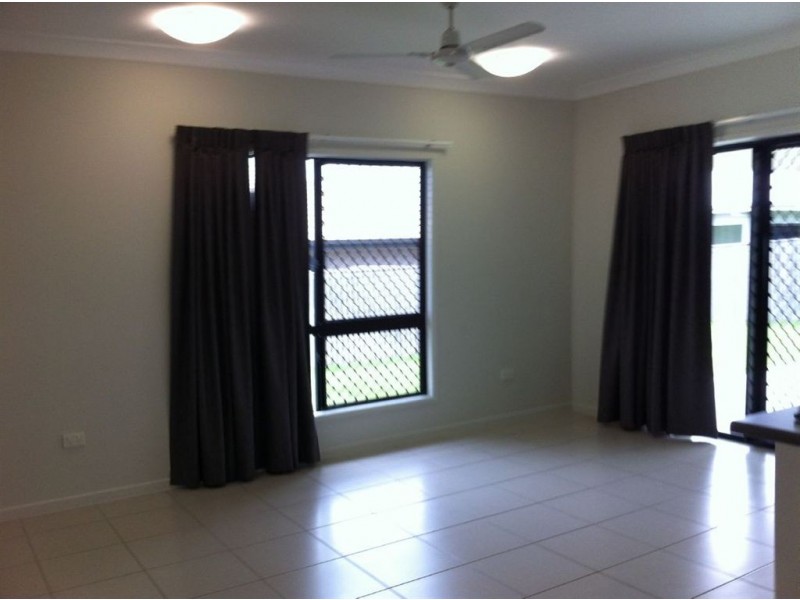 5 Yanooa Court, Bushland Beach QLD 4818