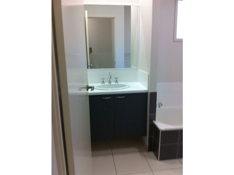 5 Yanooa Court, Bushland Beach QLD 4818