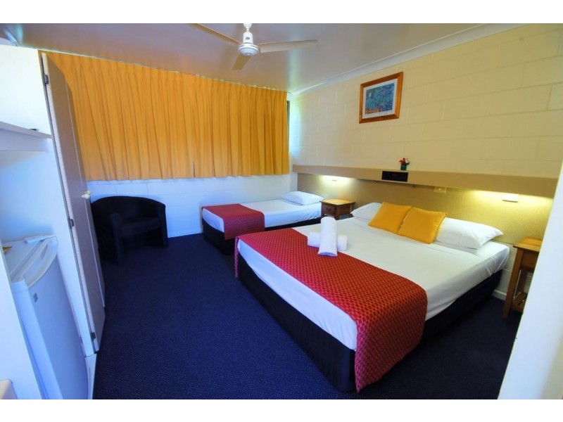 12 Bowen Road, Hermit Park QLD 4812