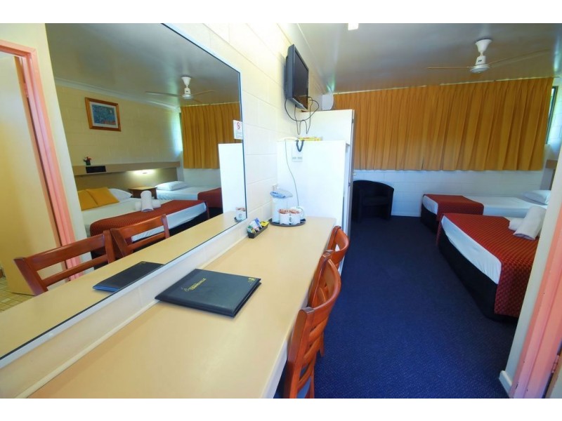 12 Bowen Road, Hermit Park QLD 4812