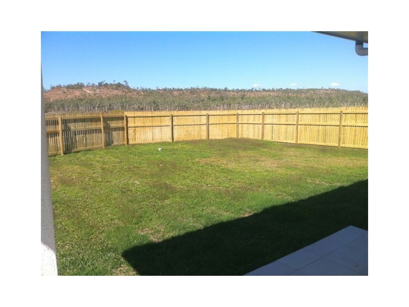 93 Daintree Drive, Bushland Beach QLD 4818