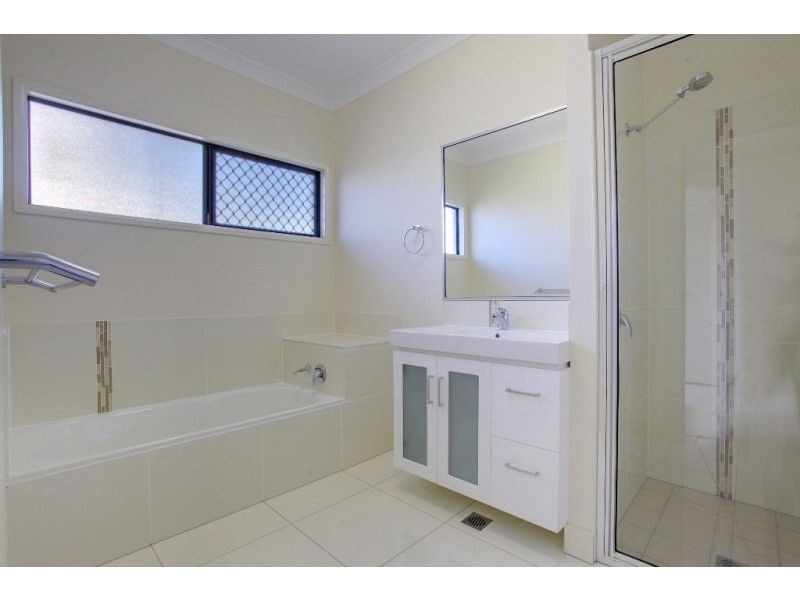 2 Rattray Street, Bushland Beach QLD 4818