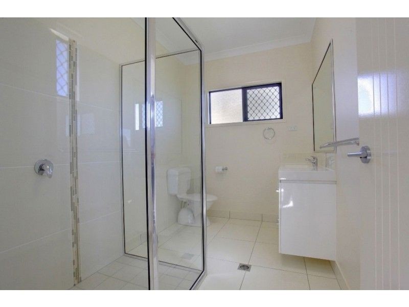2 Rattray Street, Bushland Beach QLD 4818
