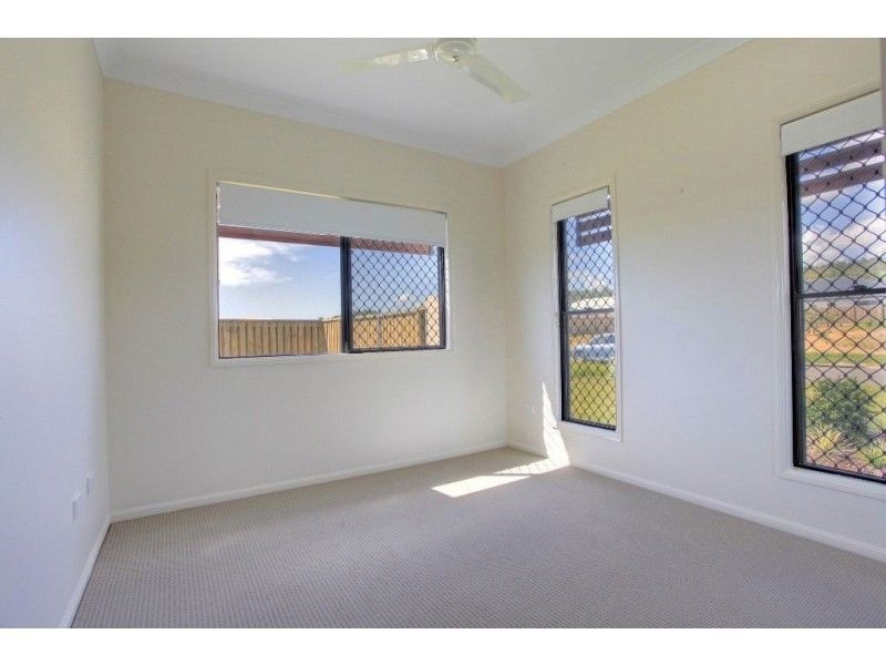 2 Rattray Street, Bushland Beach QLD 4818
