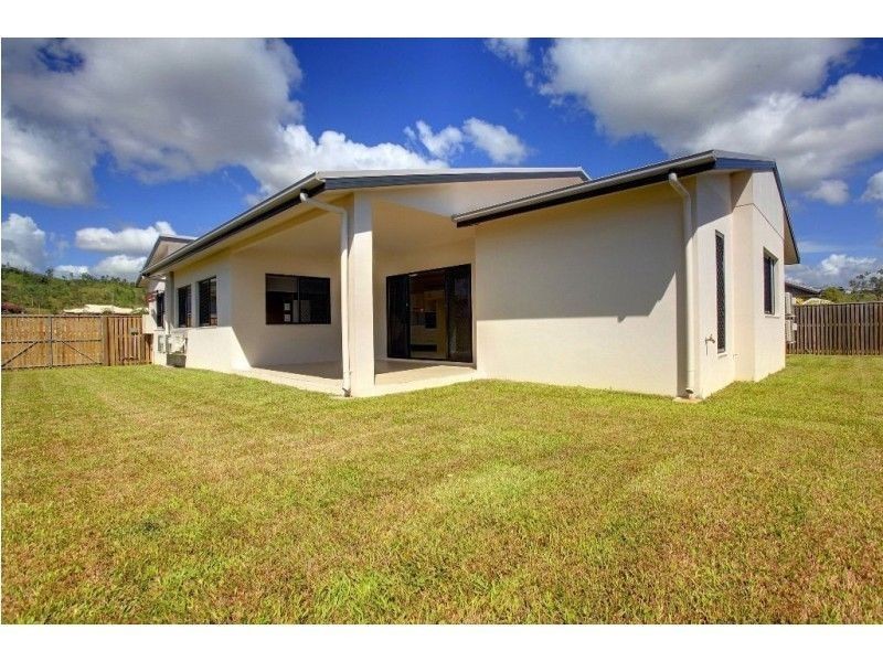 2 Rattray Street, Bushland Beach QLD 4818