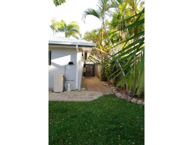 45 marina drive, Bushland Beach QLD 4818