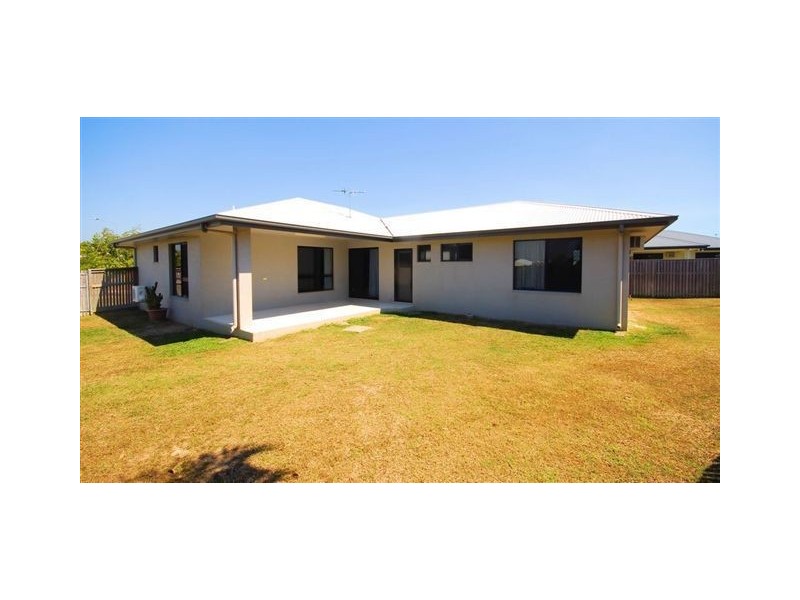 18 Donostia Cres, Bushland Beach QLD 4818