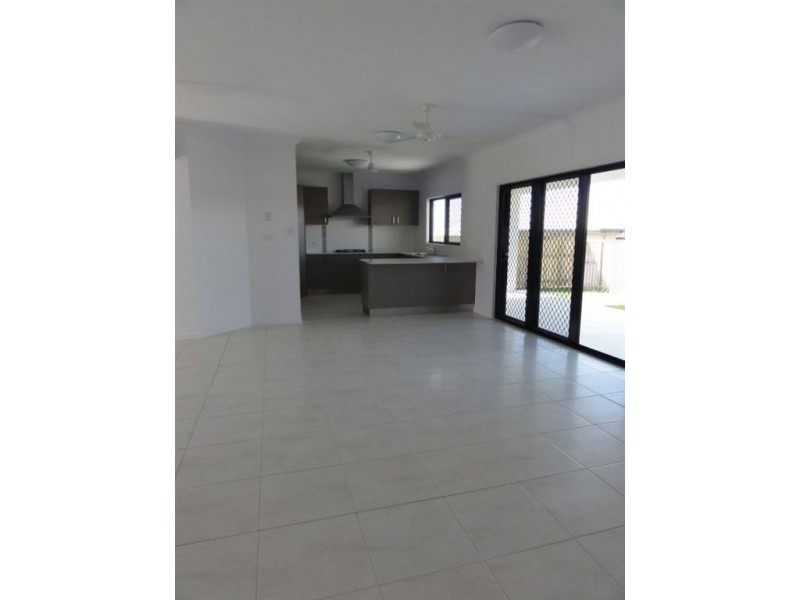 51 Rattray Street, Bushland Beach QLD 4818