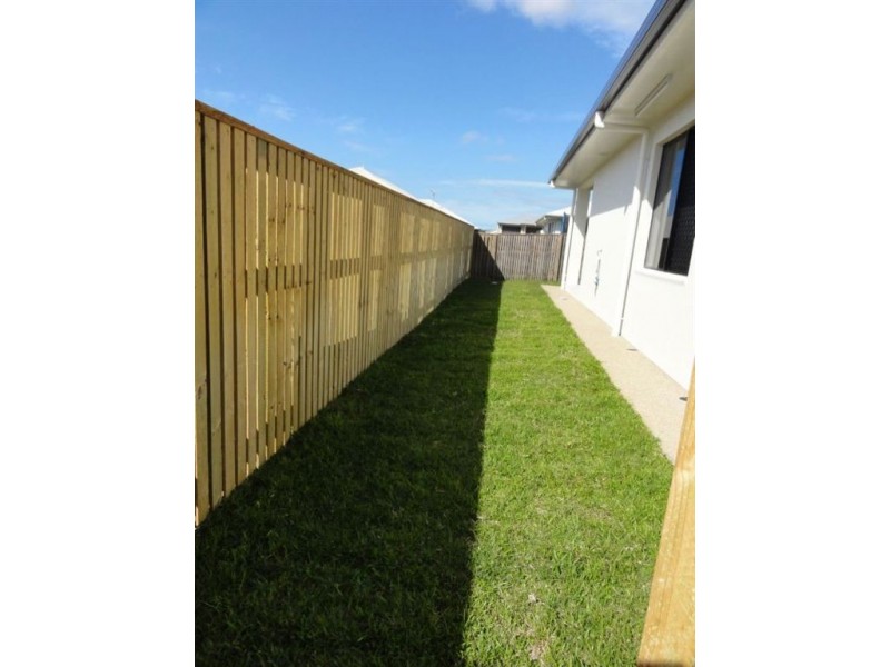 51 Rattray Street, Bushland Beach QLD 4818