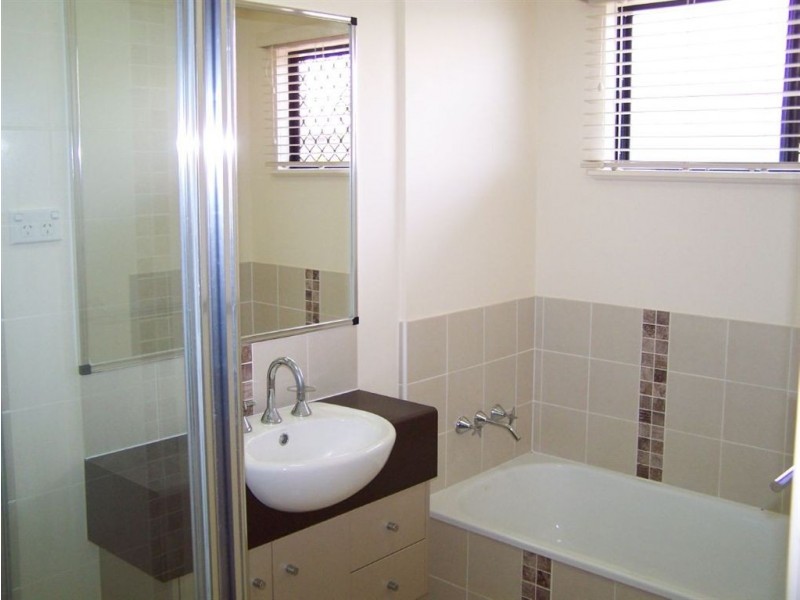 18 Eungella court, Bushland Beach QLD 4818