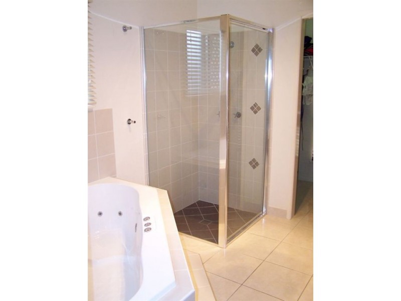 18 Eungella court, Bushland Beach QLD 4818