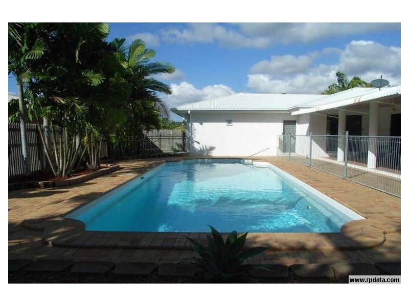 Bushland Beach QLD 4818