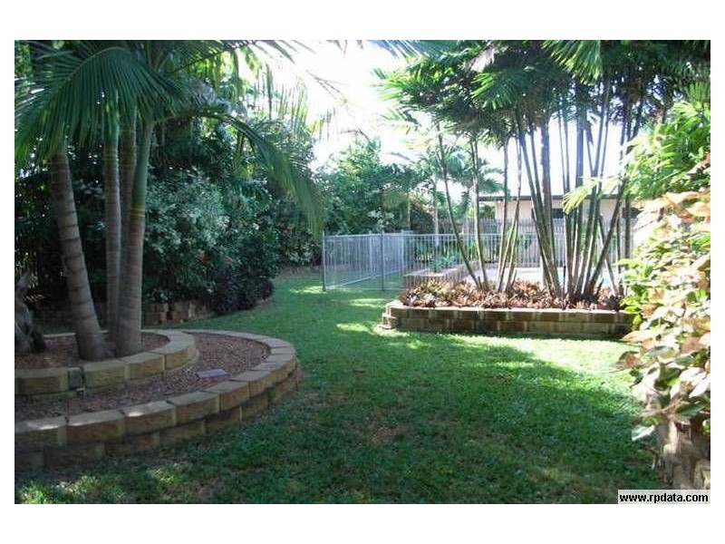 Bushland Beach QLD 4818