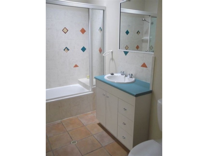 1/1 Livistonia Close, Bushland Beach QLD 4818