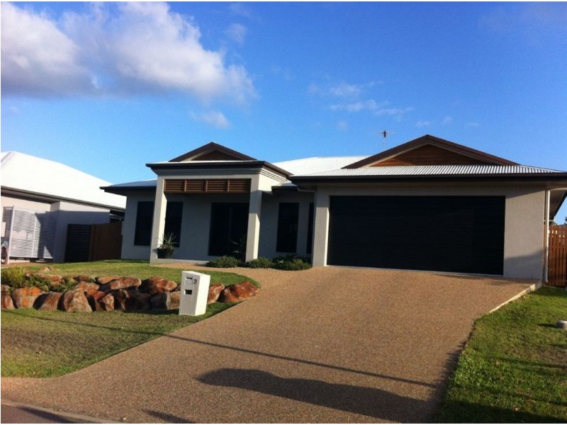 3 Helvellyn street, Bushland Beach QLD 4818