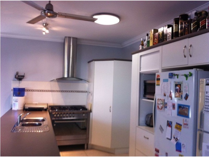 3 Helvellyn street, Bushland Beach QLD 4818