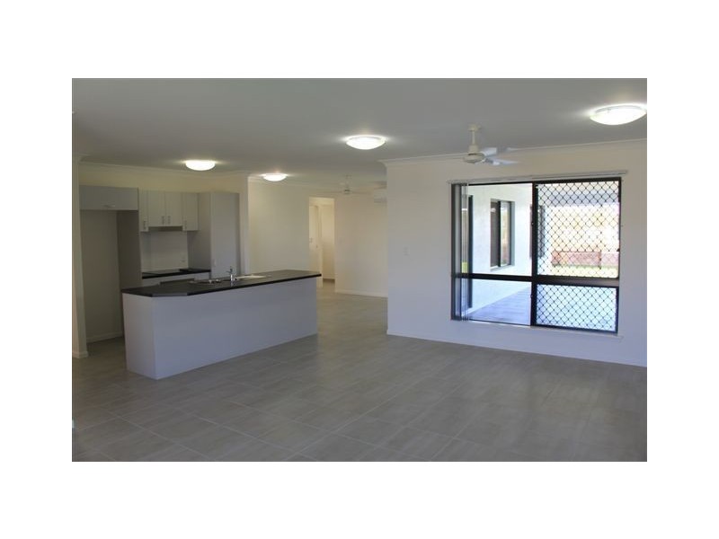 106 Daintree Drive, Bushland Beach QLD 4818