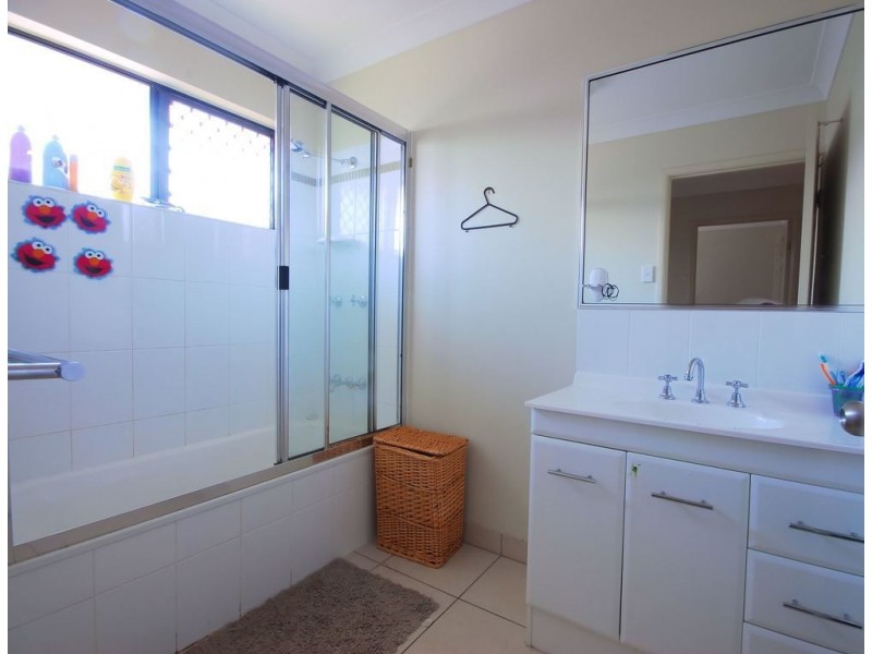 8 Coolarie, Bushland Beach QLD 4818