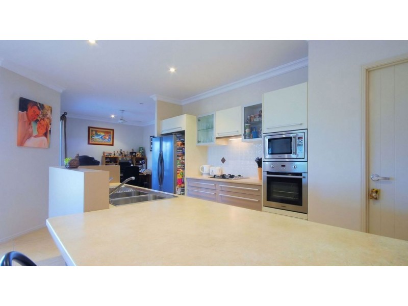 32 Hillock Crescent, Bushland Beach QLD 4818