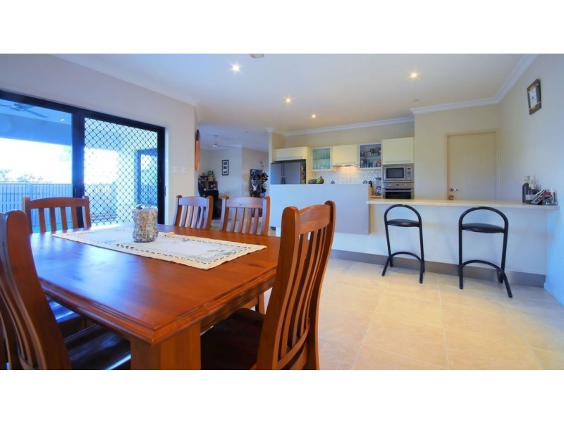 32 Hillock Crescent, Bushland Beach QLD 4818
