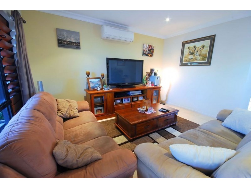 32 Hillock Crescent, Bushland Beach QLD 4818