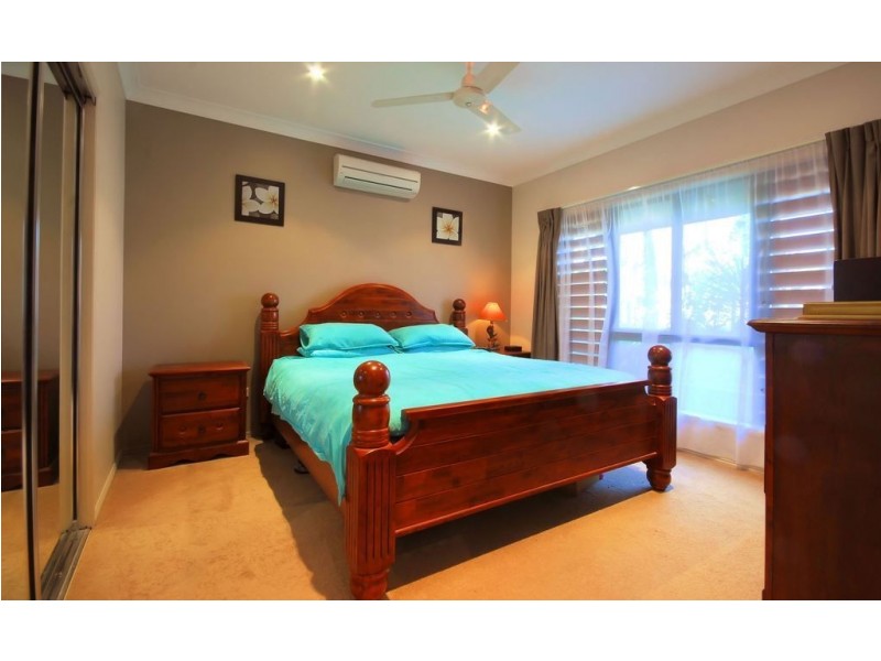 32 Hillock Crescent, Bushland Beach QLD 4818