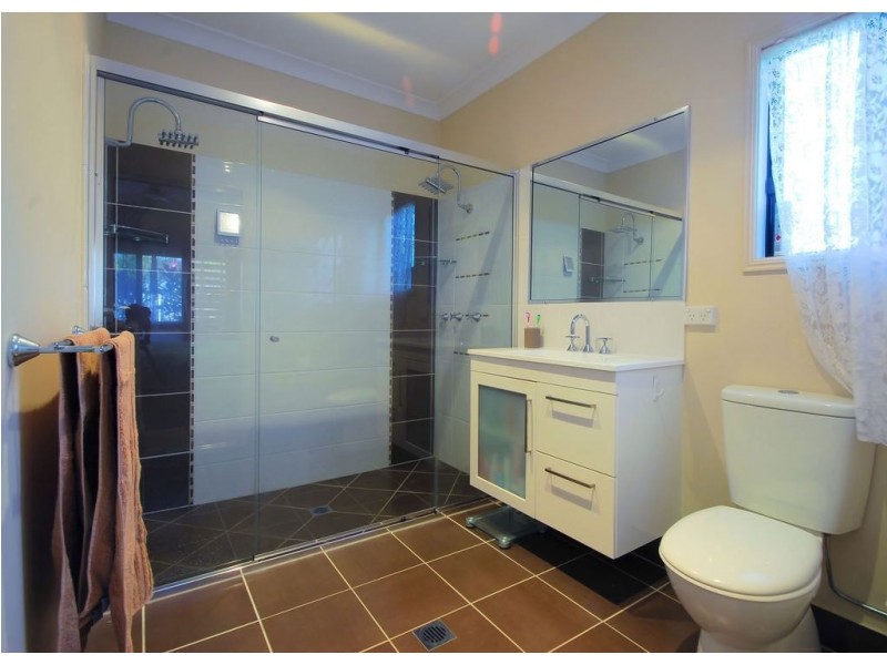 32 Hillock Crescent, Bushland Beach QLD 4818