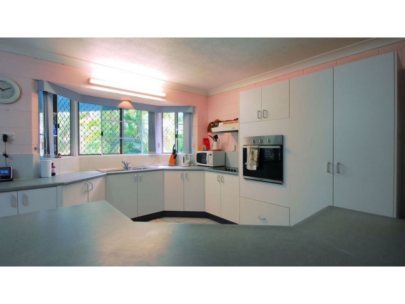 90 Coutts Drive, Bushland Beach QLD 4818