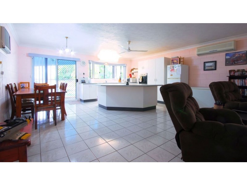 90 Coutts Drive, Bushland Beach QLD 4818