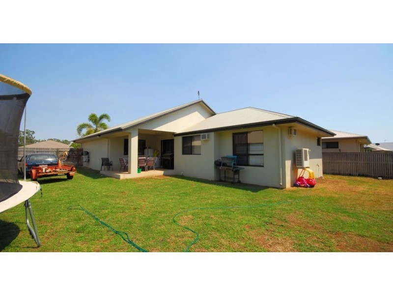 8 Coolaree Drive, Bushland Beach QLD 4818