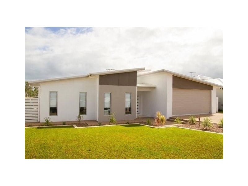 10 Hillock Crescent, Bushland Beach QLD 4818