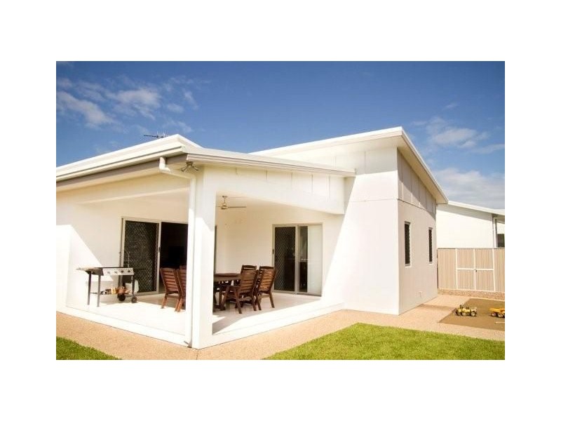 10 Hillock Crescent, Bushland Beach QLD 4818