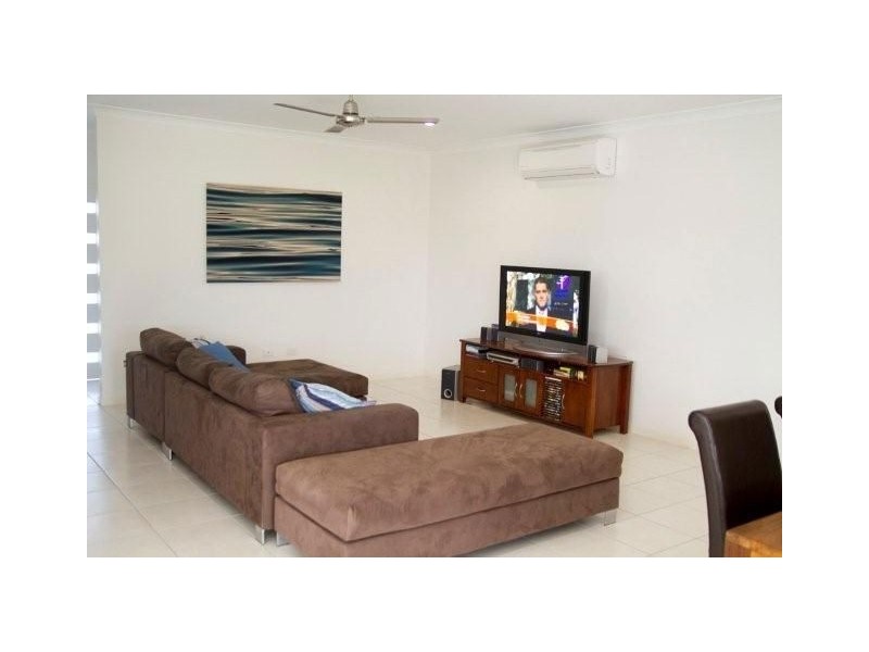 10 Hillock Crescent, Bushland Beach QLD 4818