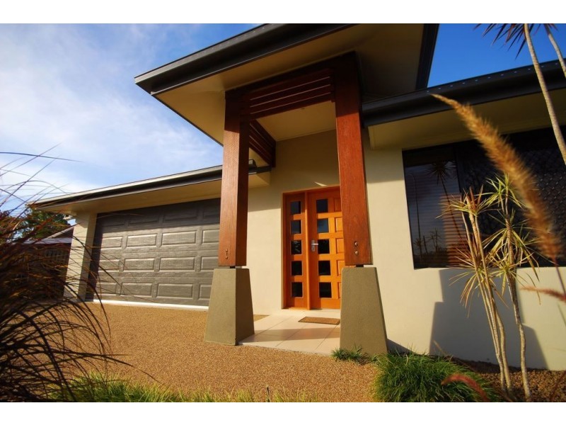 24 Bluff Street, Bushland Beach QLD 4818