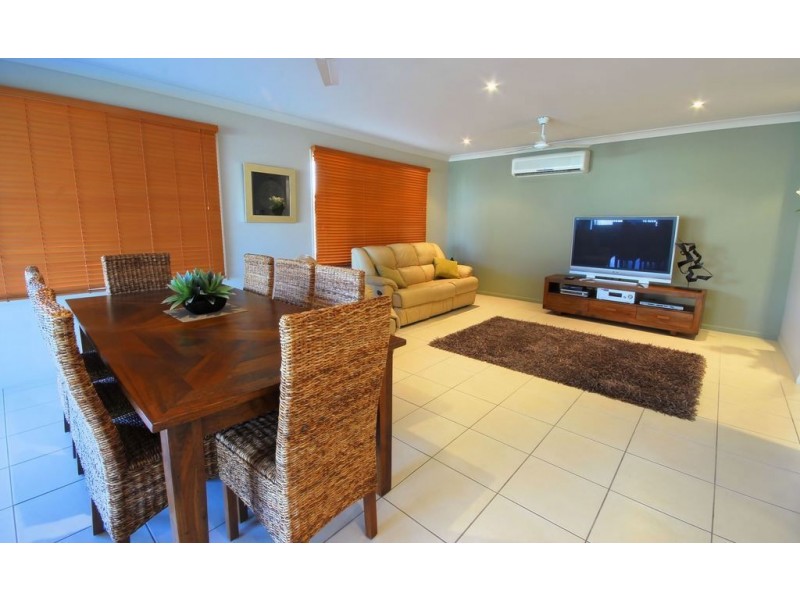 24 Bluff Street, Bushland Beach QLD 4818