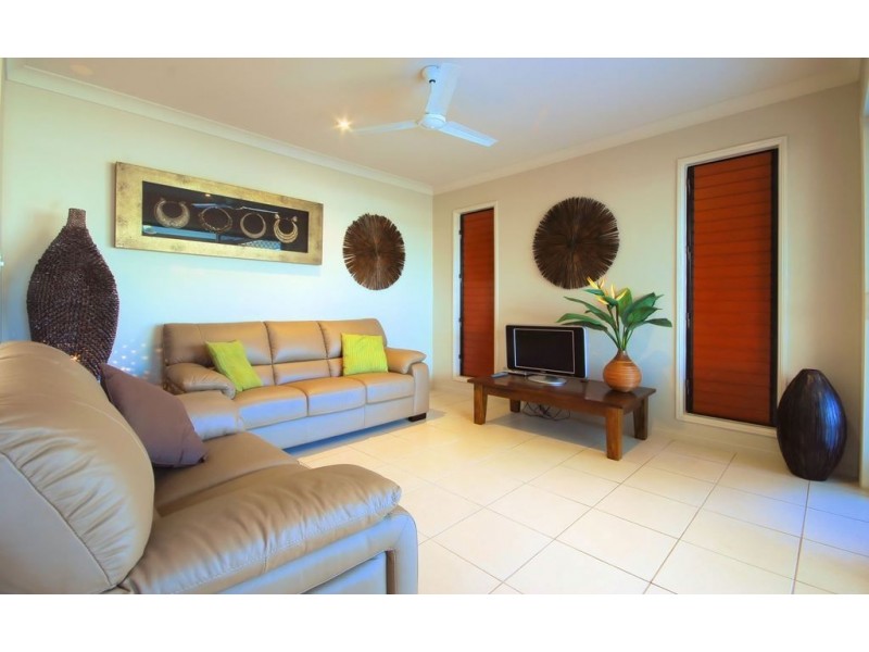 24 Bluff Street, Bushland Beach QLD 4818