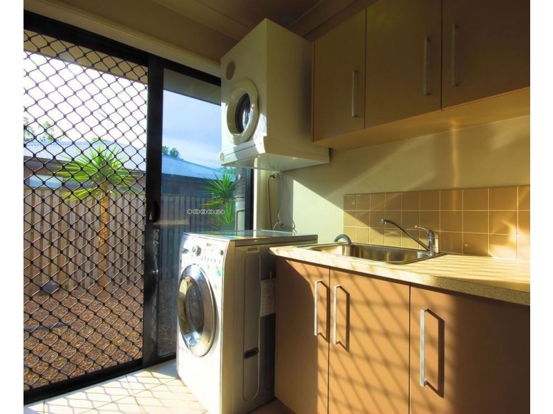 24 Bluff Street, Bushland Beach QLD 4818