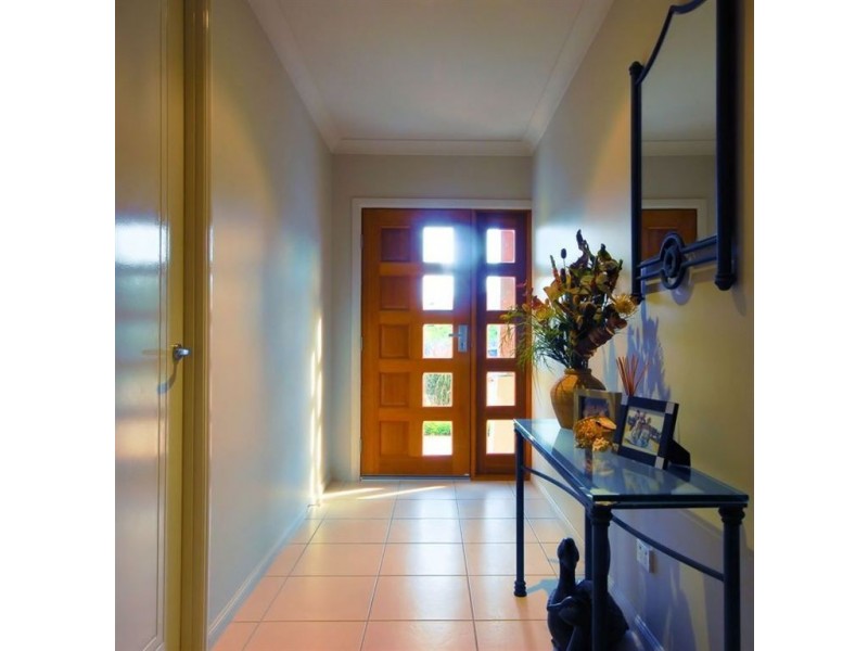 24 Bluff Street, Bushland Beach QLD 4818