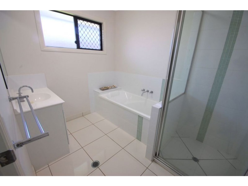 9 Yanooa Court, Bushland Beach QLD 4818