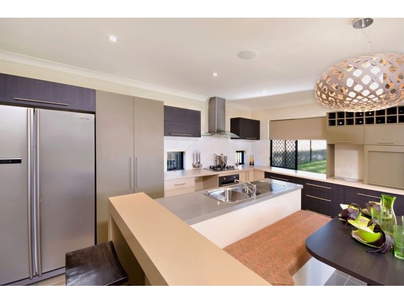 18 Shutehaven Cct, Bushland Beach QLD 4818