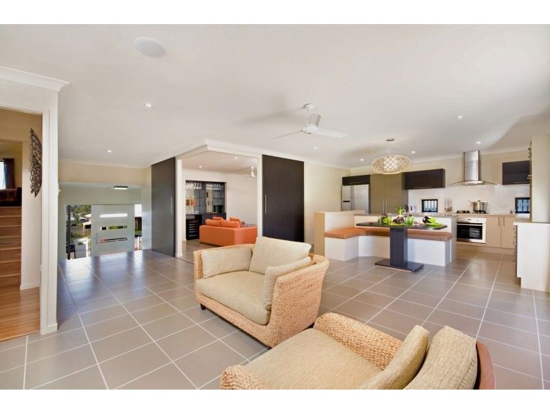 18 Shutehaven Cct, Bushland Beach QLD 4818