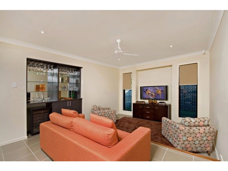 18 Shutehaven Cct, Bushland Beach QLD 4818