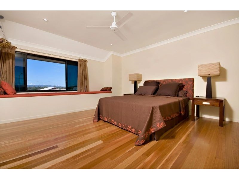 18 Shutehaven Cct, Bushland Beach QLD 4818