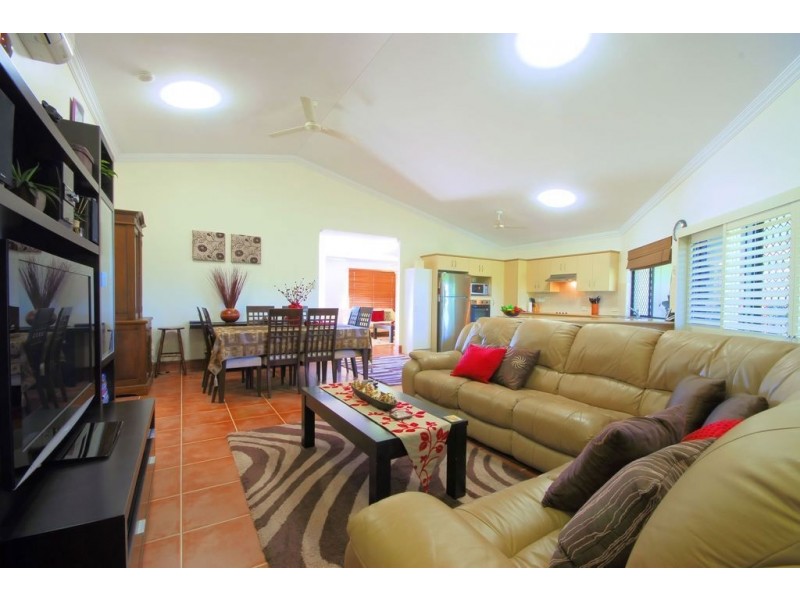 8 Seabrook Circuit, Bushland Beach QLD 4818